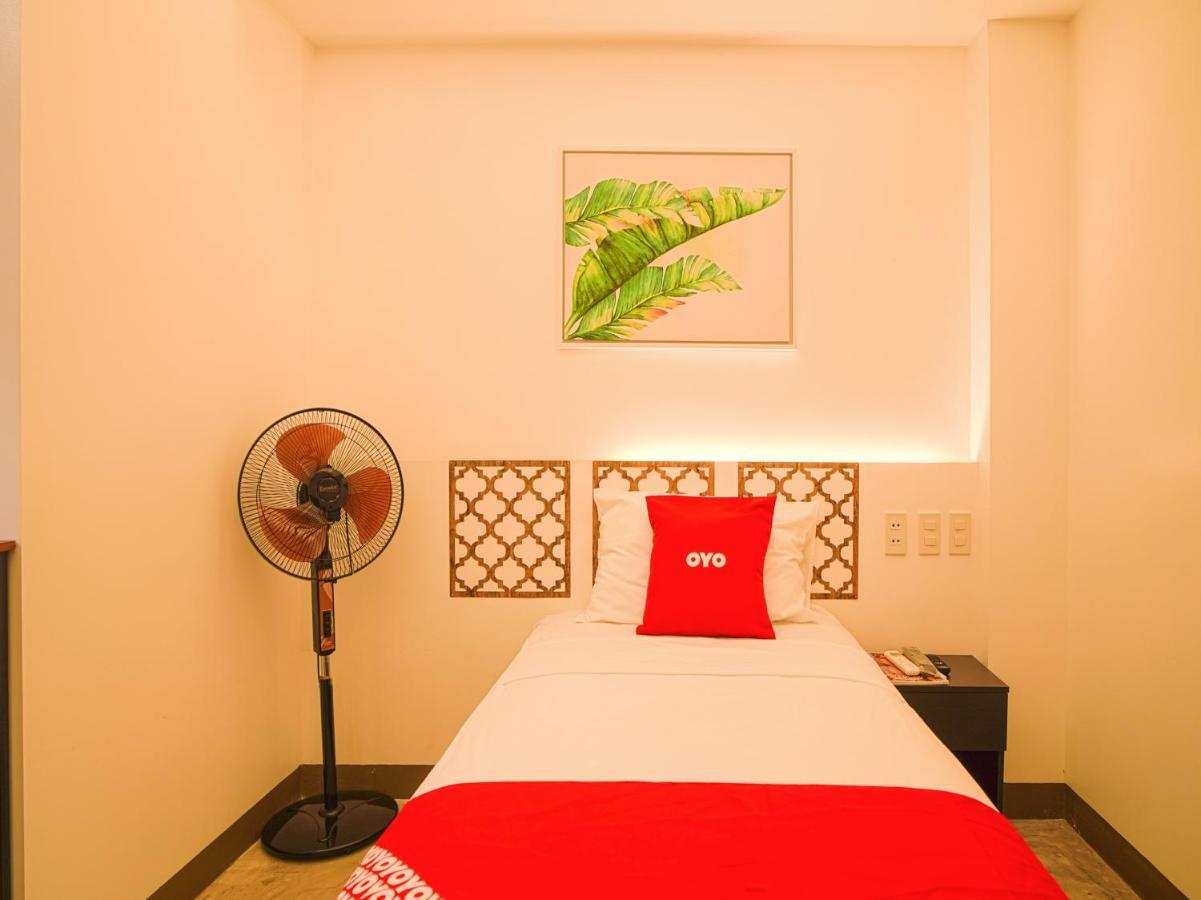 Capital O Oyo 785 The Greenhive Hotel Ibaan Esterno foto