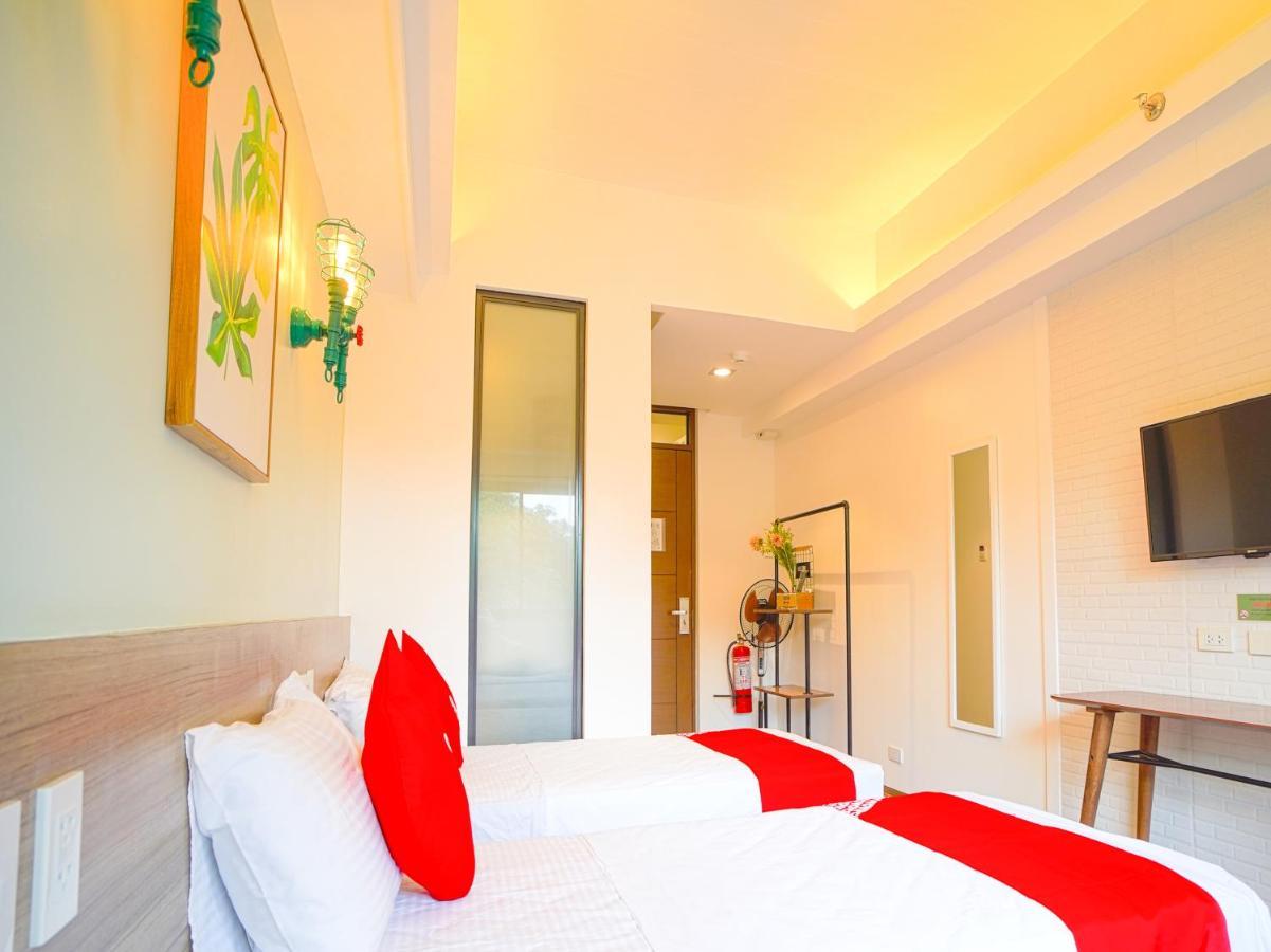 Capital O Oyo 785 The Greenhive Hotel Ibaan Esterno foto