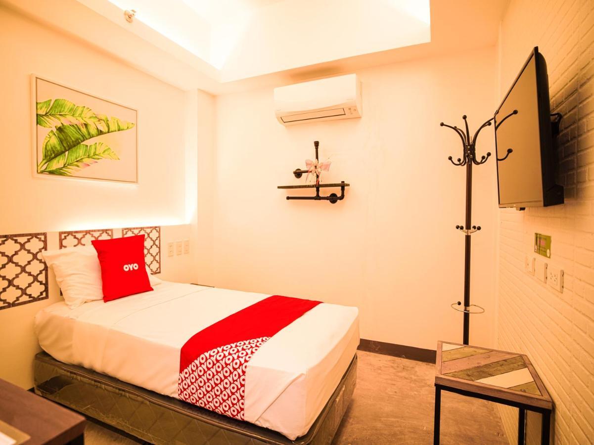 Capital O Oyo 785 The Greenhive Hotel Ibaan Esterno foto