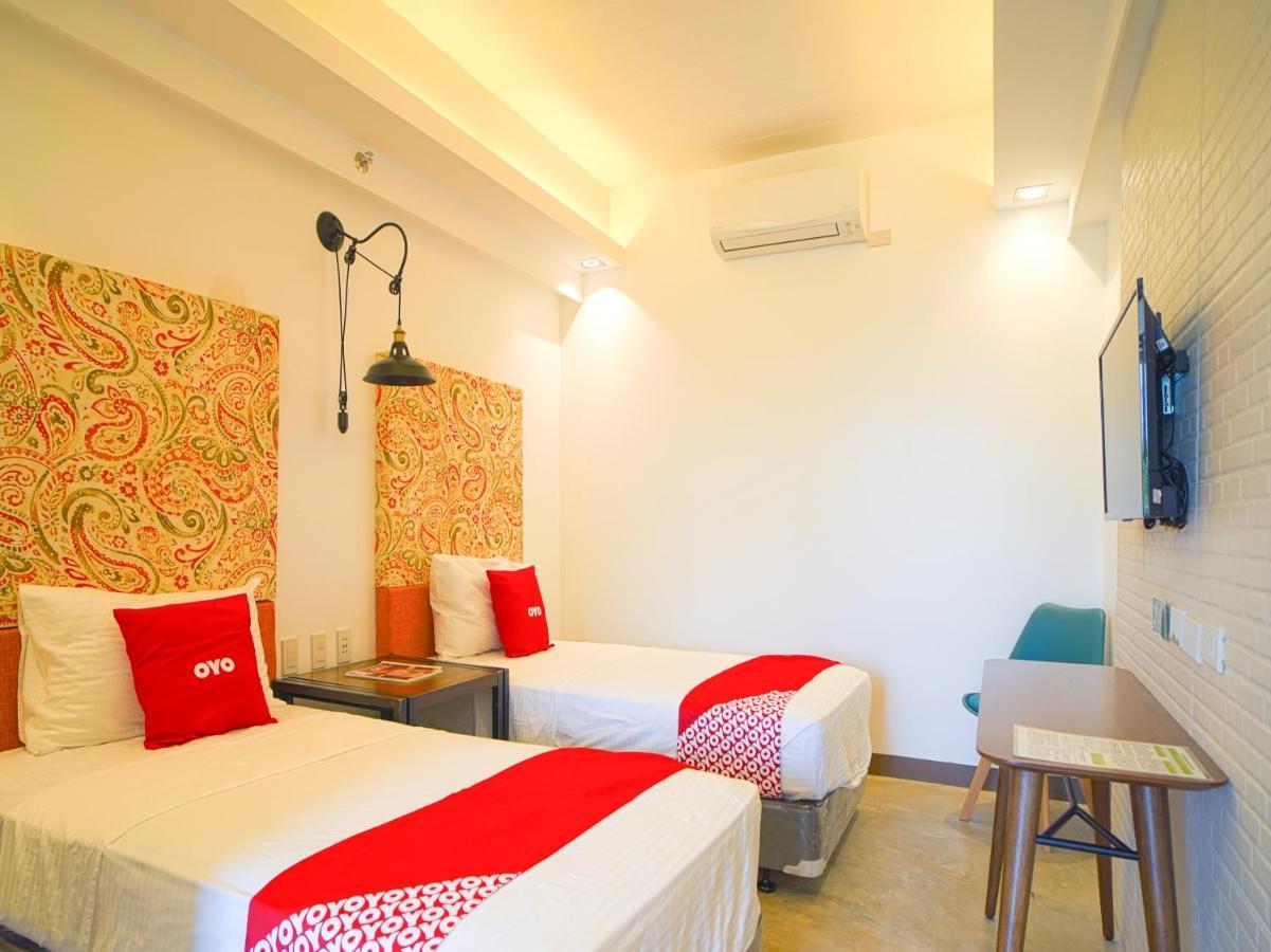 Capital O Oyo 785 The Greenhive Hotel Ibaan Esterno foto