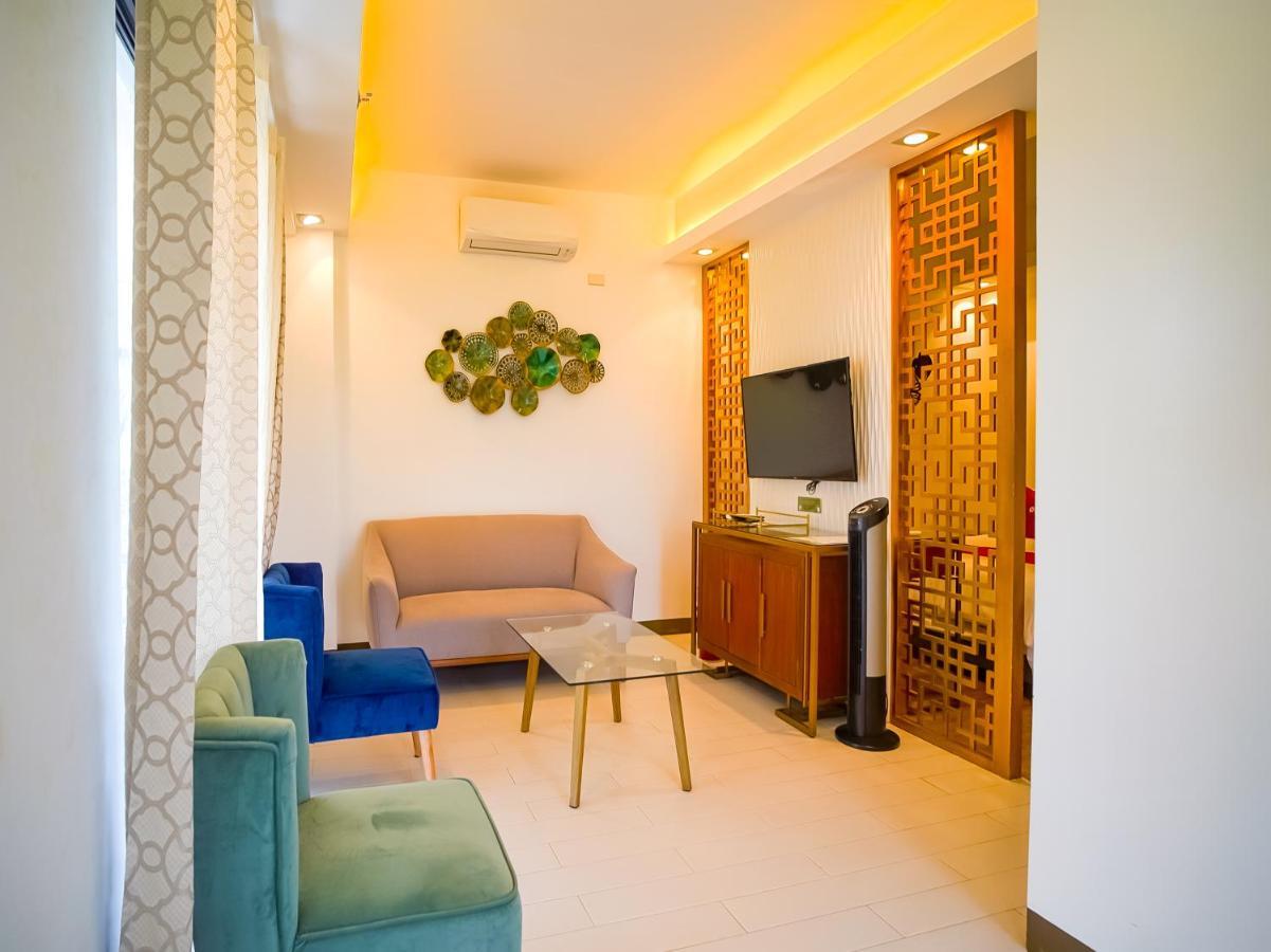 Capital O Oyo 785 The Greenhive Hotel Ibaan Esterno foto