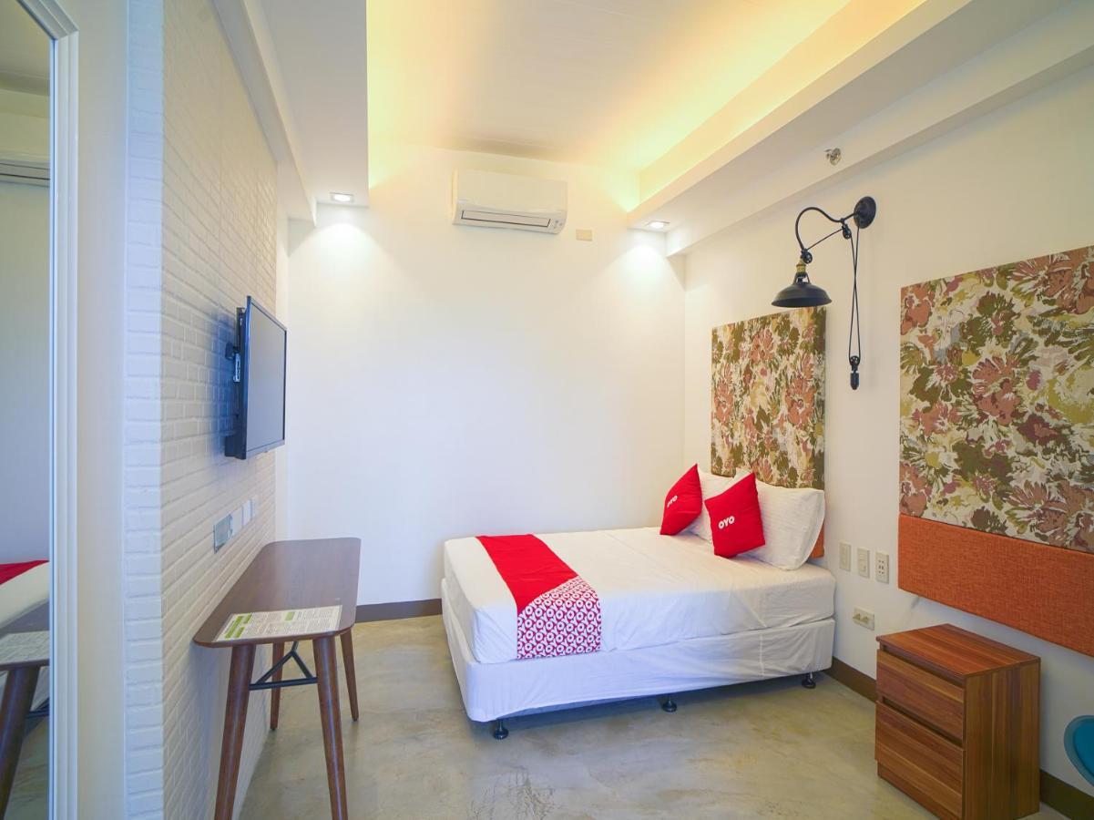 Capital O Oyo 785 The Greenhive Hotel Ibaan Esterno foto