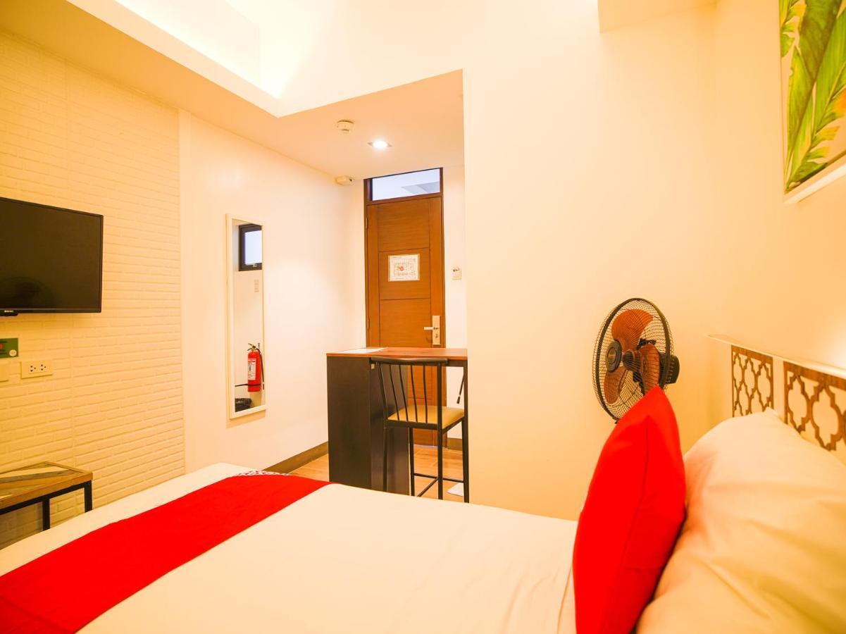 Capital O Oyo 785 The Greenhive Hotel Ibaan Esterno foto